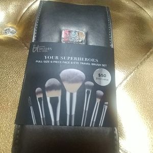 IT Cosmetics Brush Set
